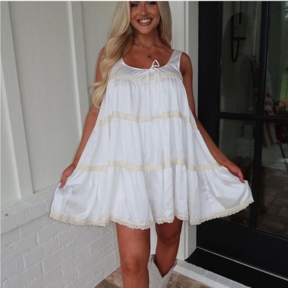 these three boutique Dresses & Skirts - These three boutique white cream babydoll dress